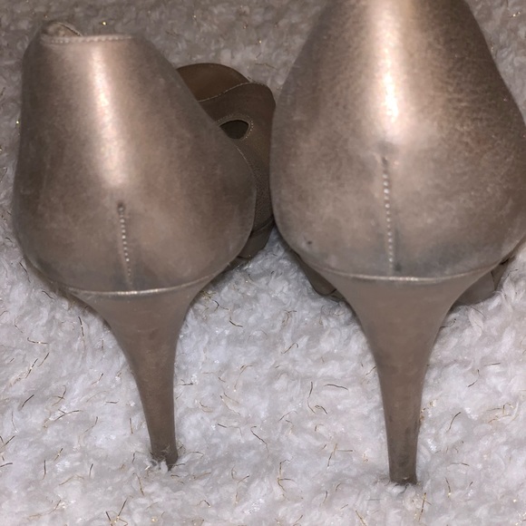 Yves Saint Laurent Gold strappy platform pumps - Picture 2 of 6